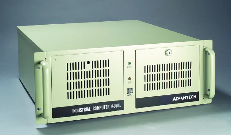 Vỏ máy tính công nghiệp Advantech IPC-610 màu be, mặt trước có cửa khóa và hai tay nắm kim loại
