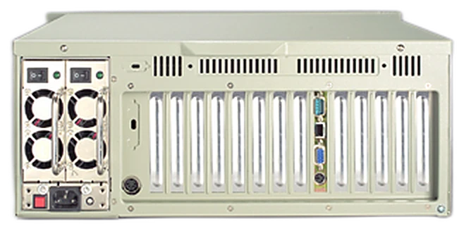 Mặt sau của IPC-610: các khe cắm mở rộng và khối nguồn